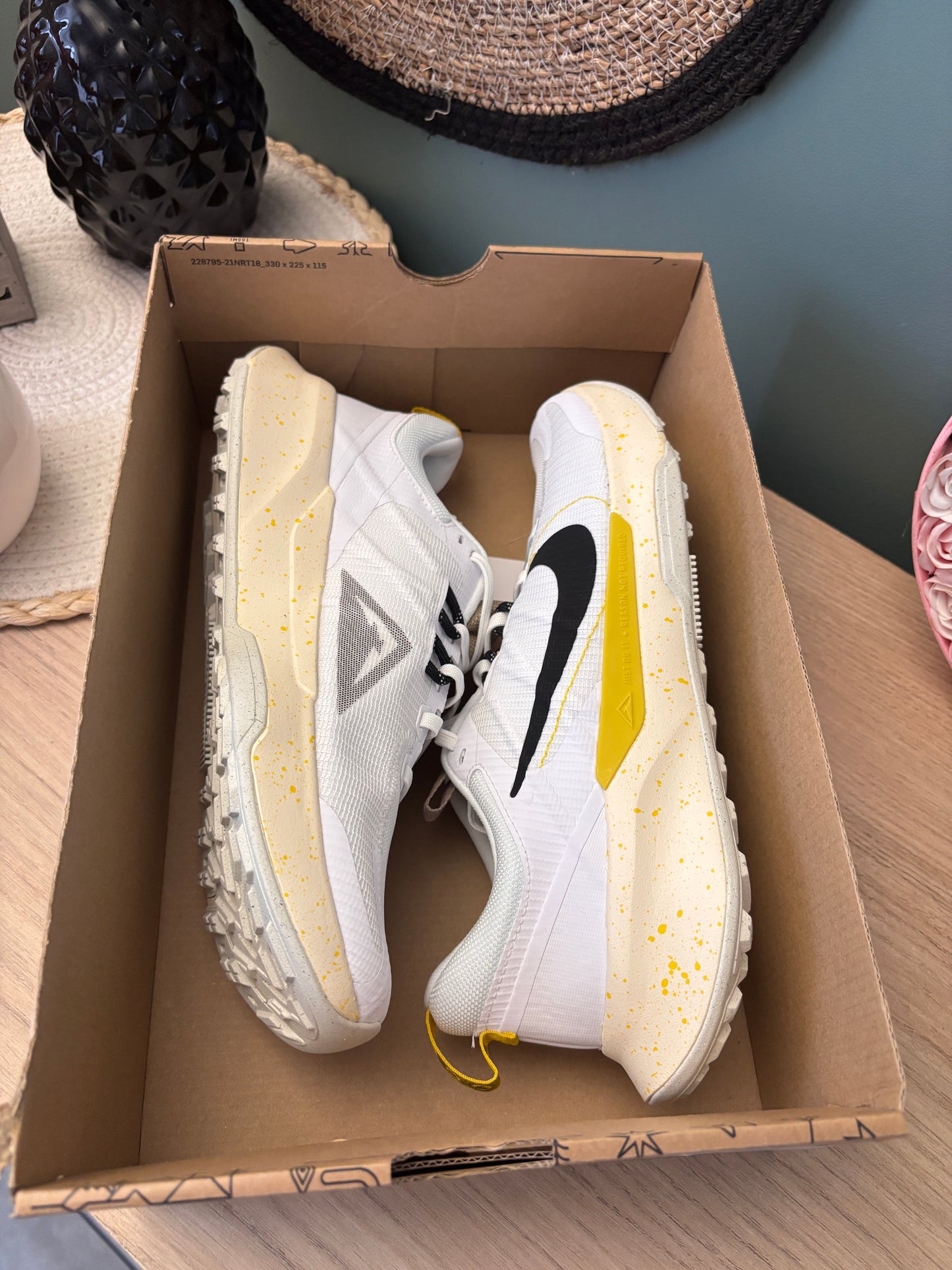 Nike Juniper Trail 2 “White / Vivid Sulfur / Khaki / Black” – Photos réelles – En stock 🇫🇷