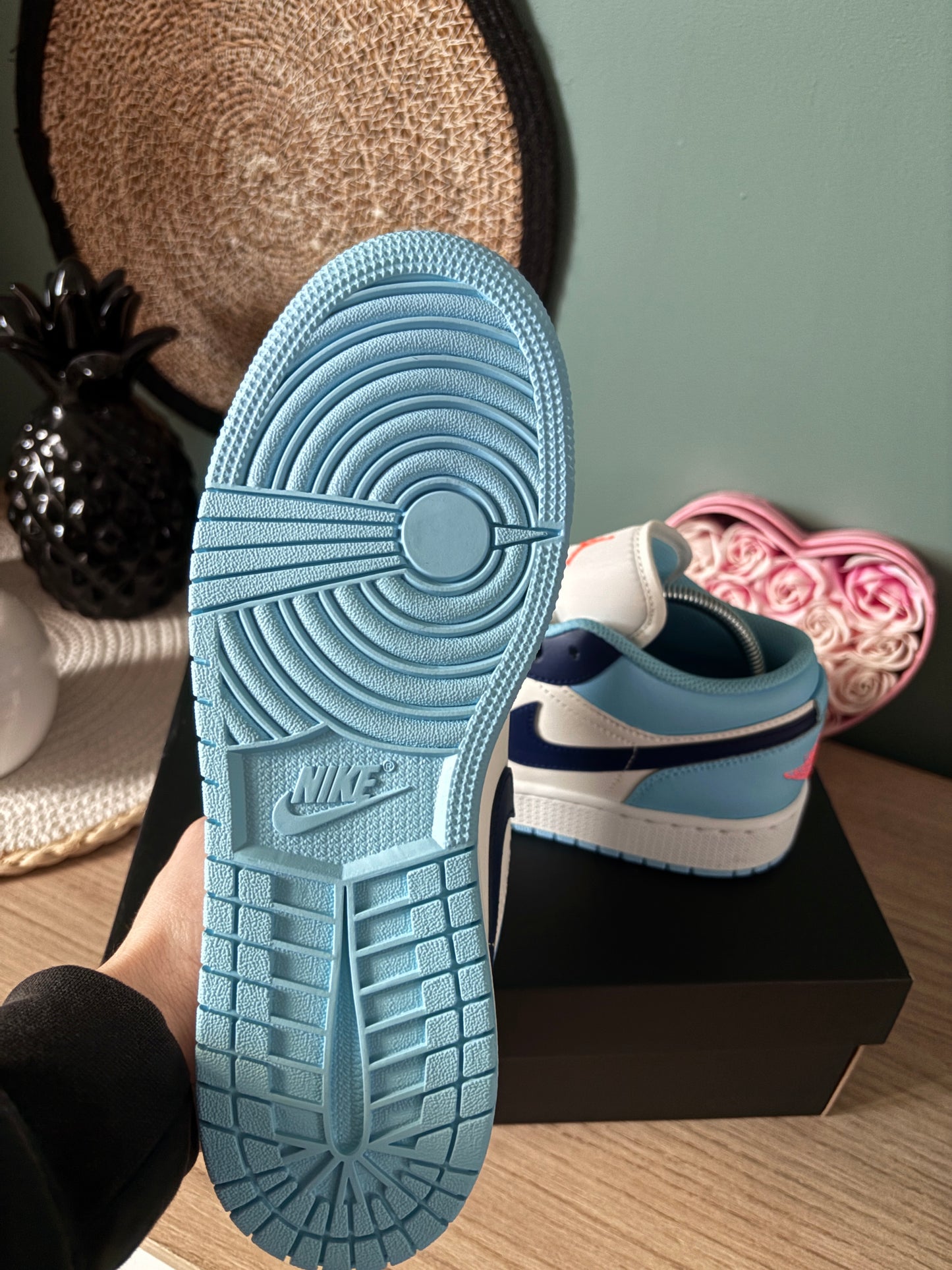 Air Jordan 1 Low “Sail / Blue Chill” (GS) – Photos réelles – En stock 🇫🇷