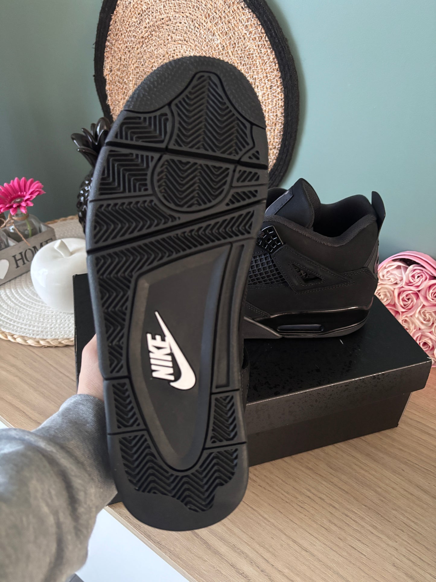 Air Jordan 4 Retro “Black Cat” 2025 – Photos réelles – En stock 🇫🇷