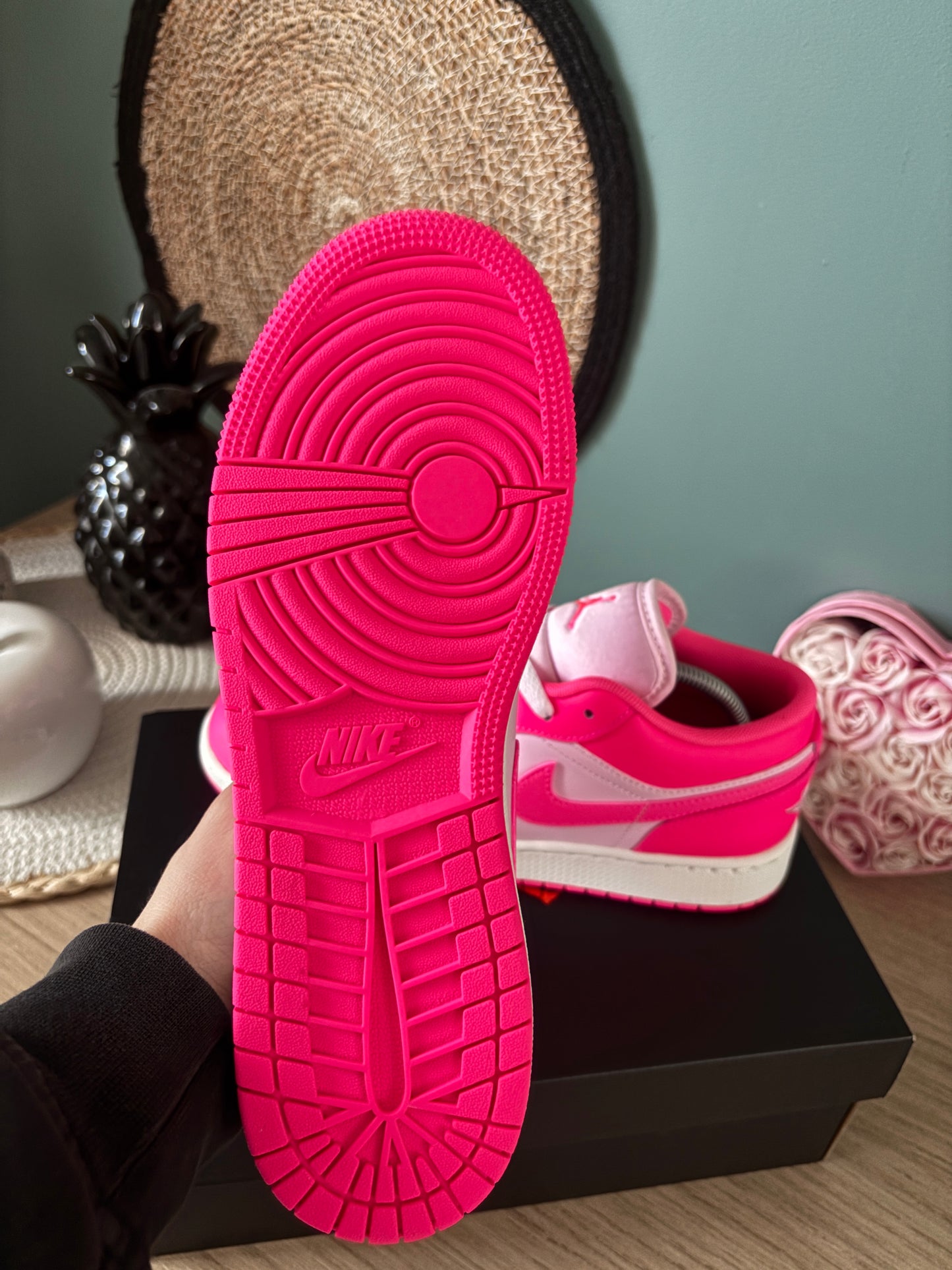 Jordan 1 Low “Valentine’s Day” (GS) – Photos réelles – En stock 🇫🇷