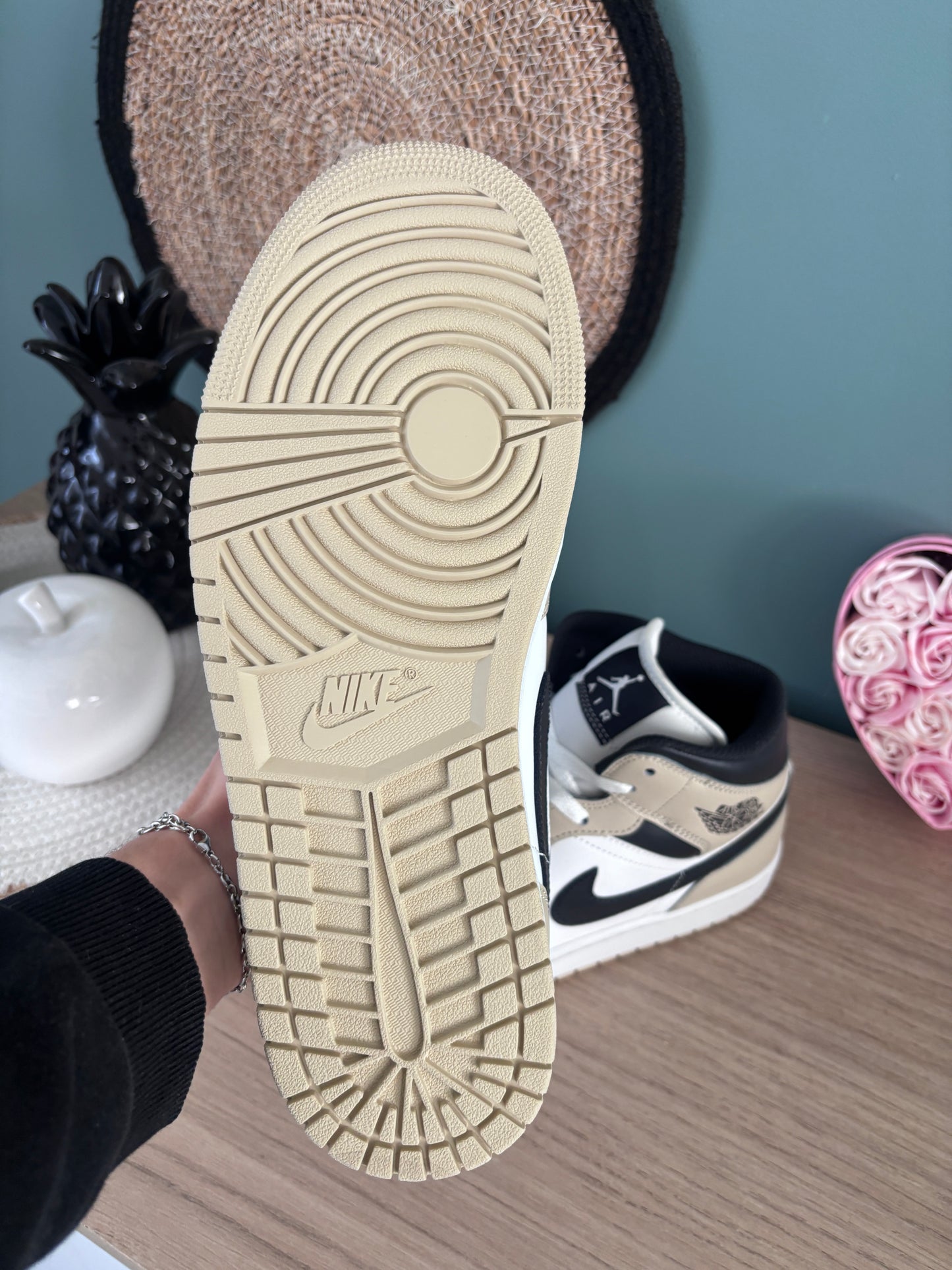 Air Jordan 1 Mid SE “Craft Beige Noir” – Photos réelles – En stock 🇫🇷