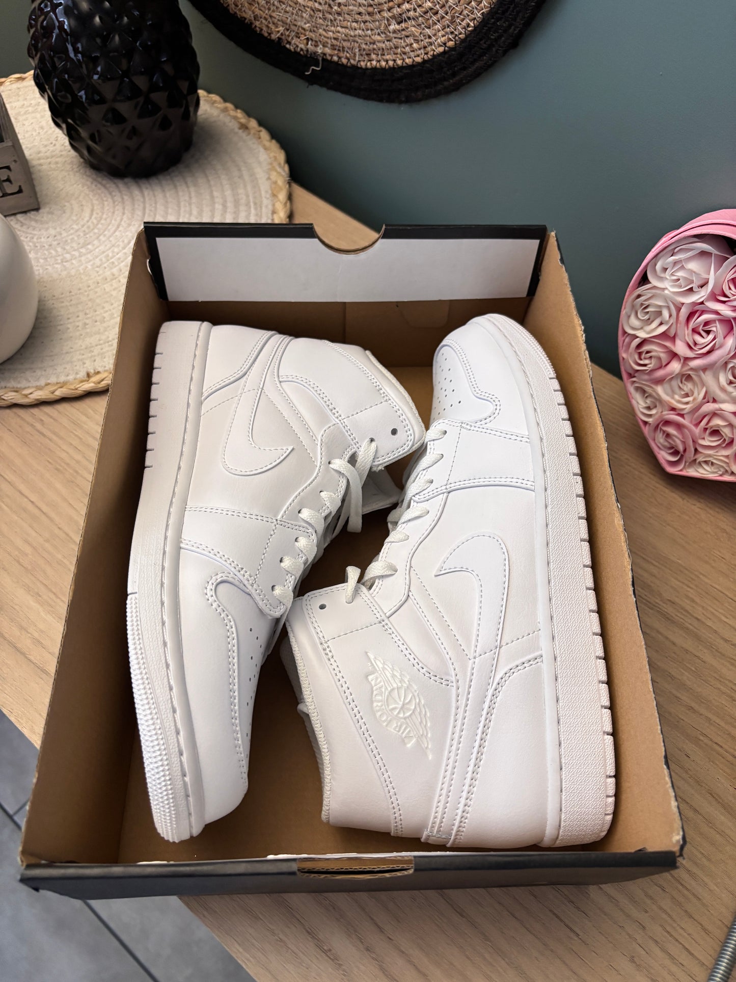 Air Jordan 1 Mid Triple White – Photos réelles – En stock 🇫🇷