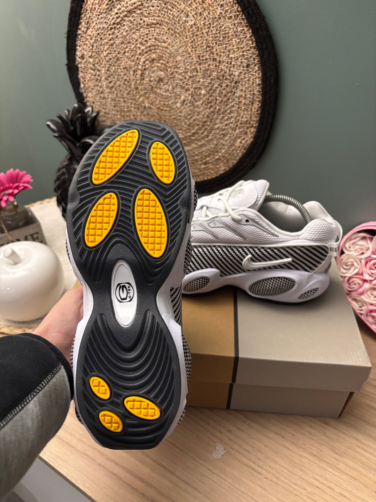 Nike NOCTA Glide “White / Black” (Drake) – Photos réelles – En stock 🇫🇷