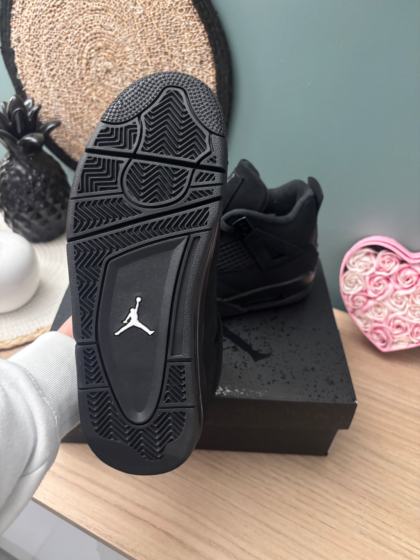 Air Jordan 4 Retro “Black Cat” 2025 – Photos réelles – En stock 🇫🇷