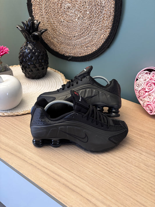 Nike Shox R4 “Black” (Femmes) – Photos réelles – En stock 🇫🇷