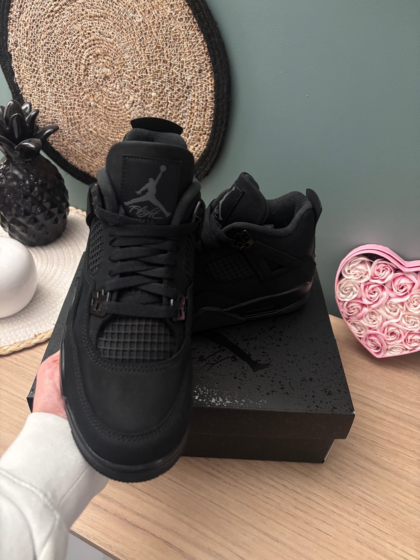 Air Jordan 4 Retro “Black Cat” 2025 – Photos réelles – En stock 🇫🇷