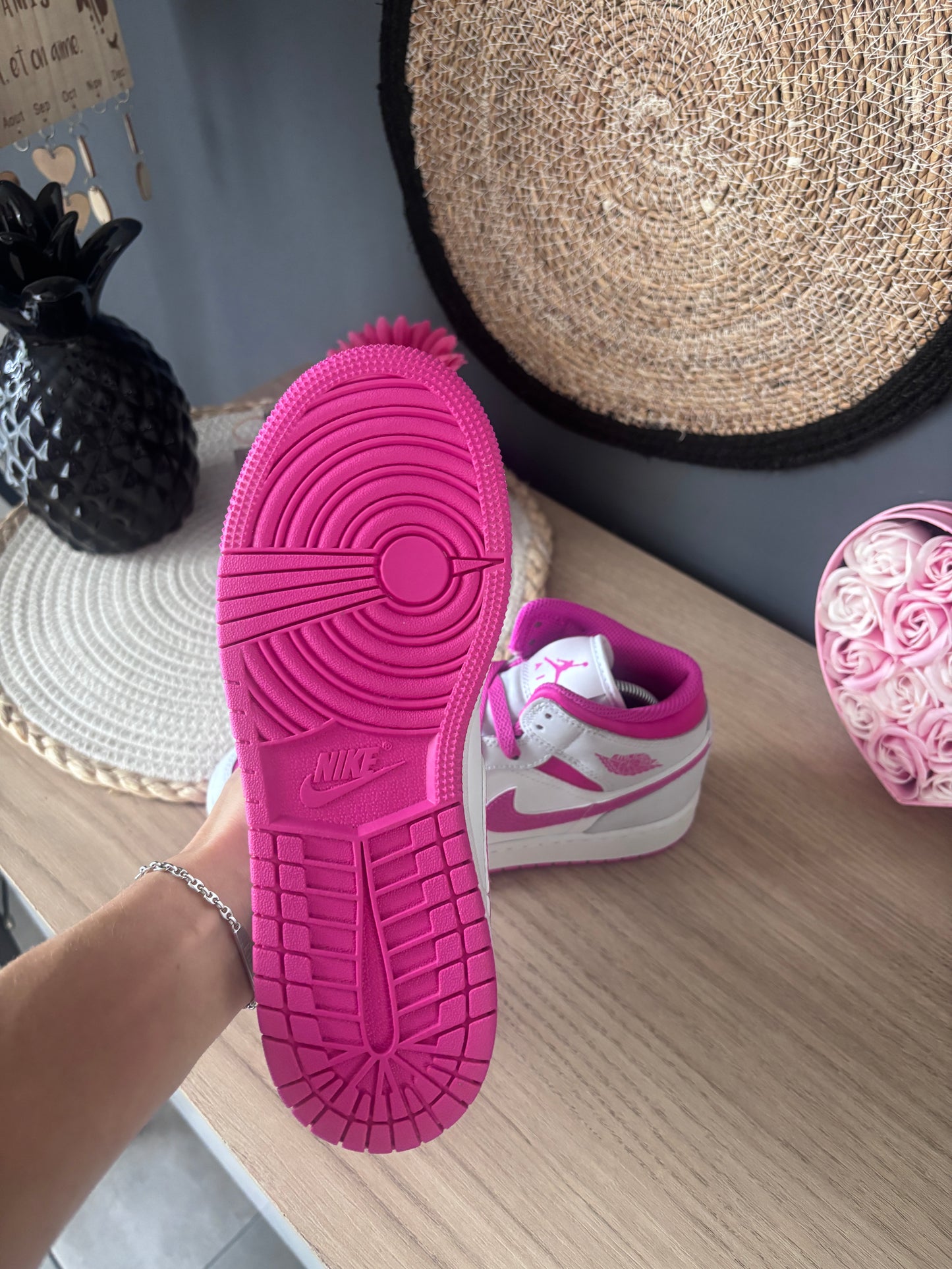 Air Jordan 1 Mid “Fire Pink” (GS) – Photos réelles – En stock 🇫🇷