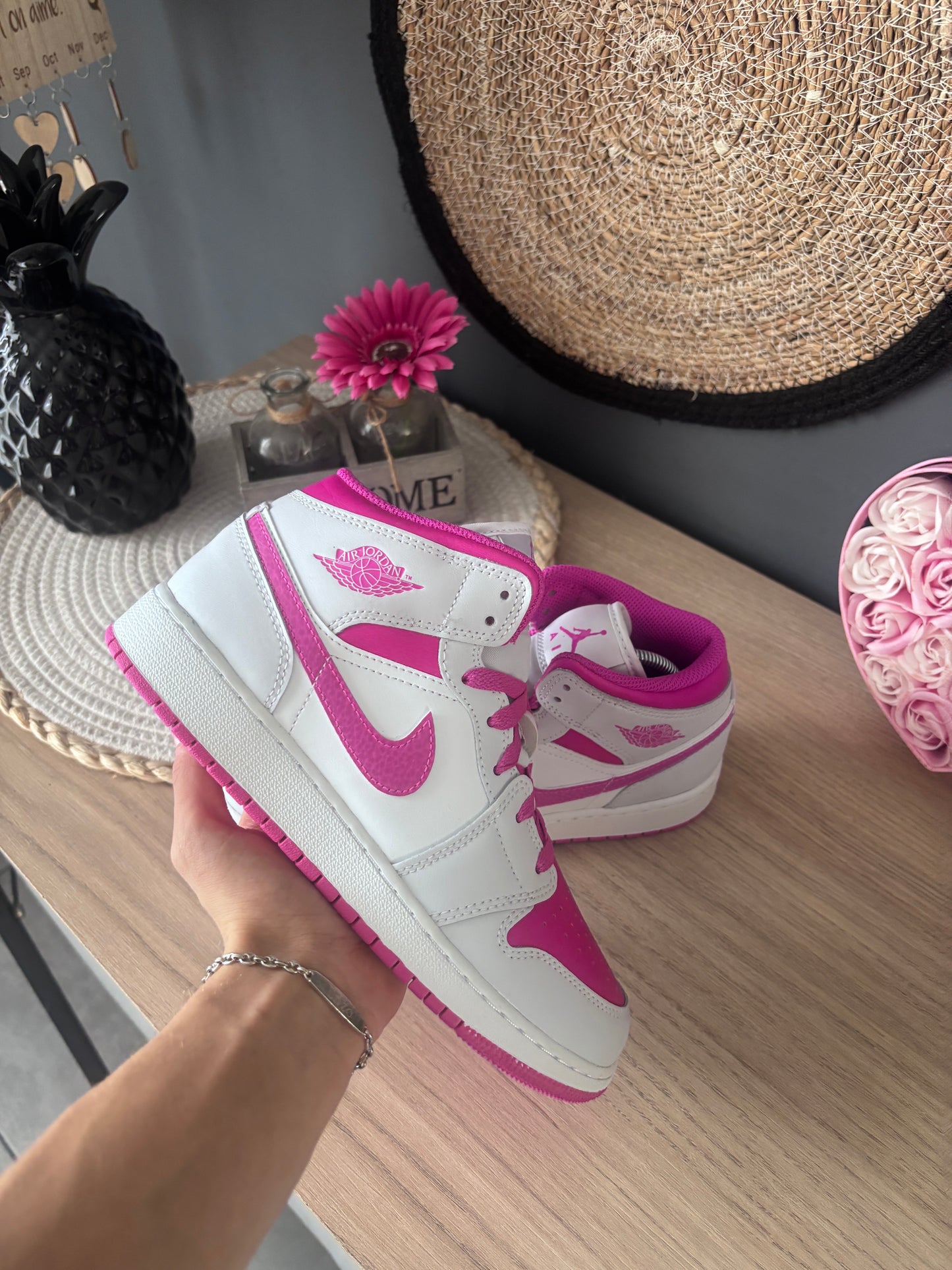Air Jordan 1 Mid “Fire Pink” (GS) – Photos réelles – En stock 🇫🇷