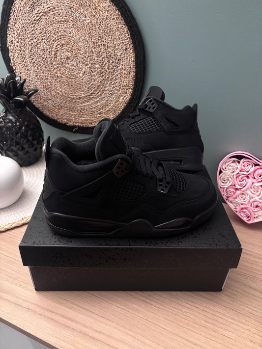 Air Jordan 4 Retro “Black Cat” 2025 – Photos réelles – En stock 🇫🇷