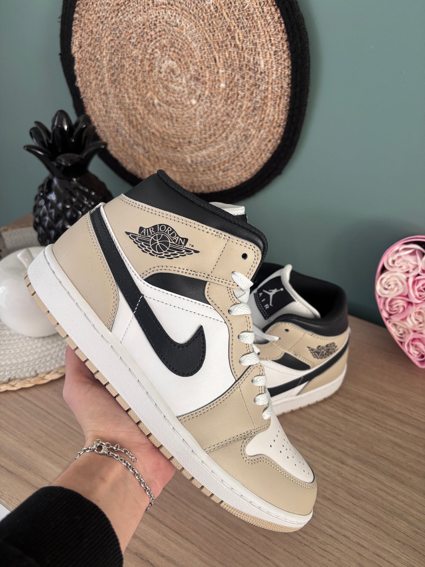 Air Jordan 1 Mid SE “Craft Beige Noir” – Photos réelles – En stock 🇫🇷