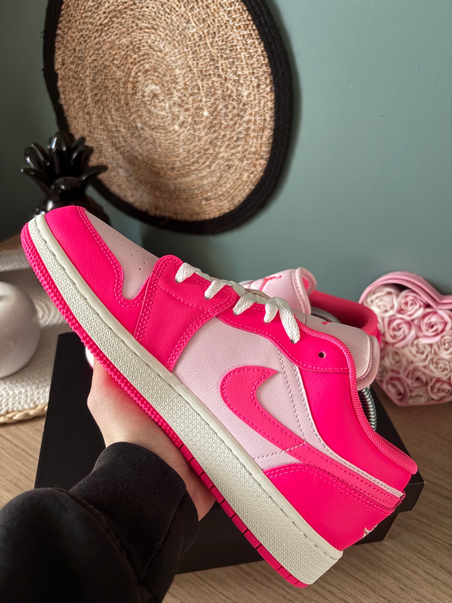 Jordan 1 Low “Valentine’s Day” (GS) – Photos réelles – En stock 🇫🇷