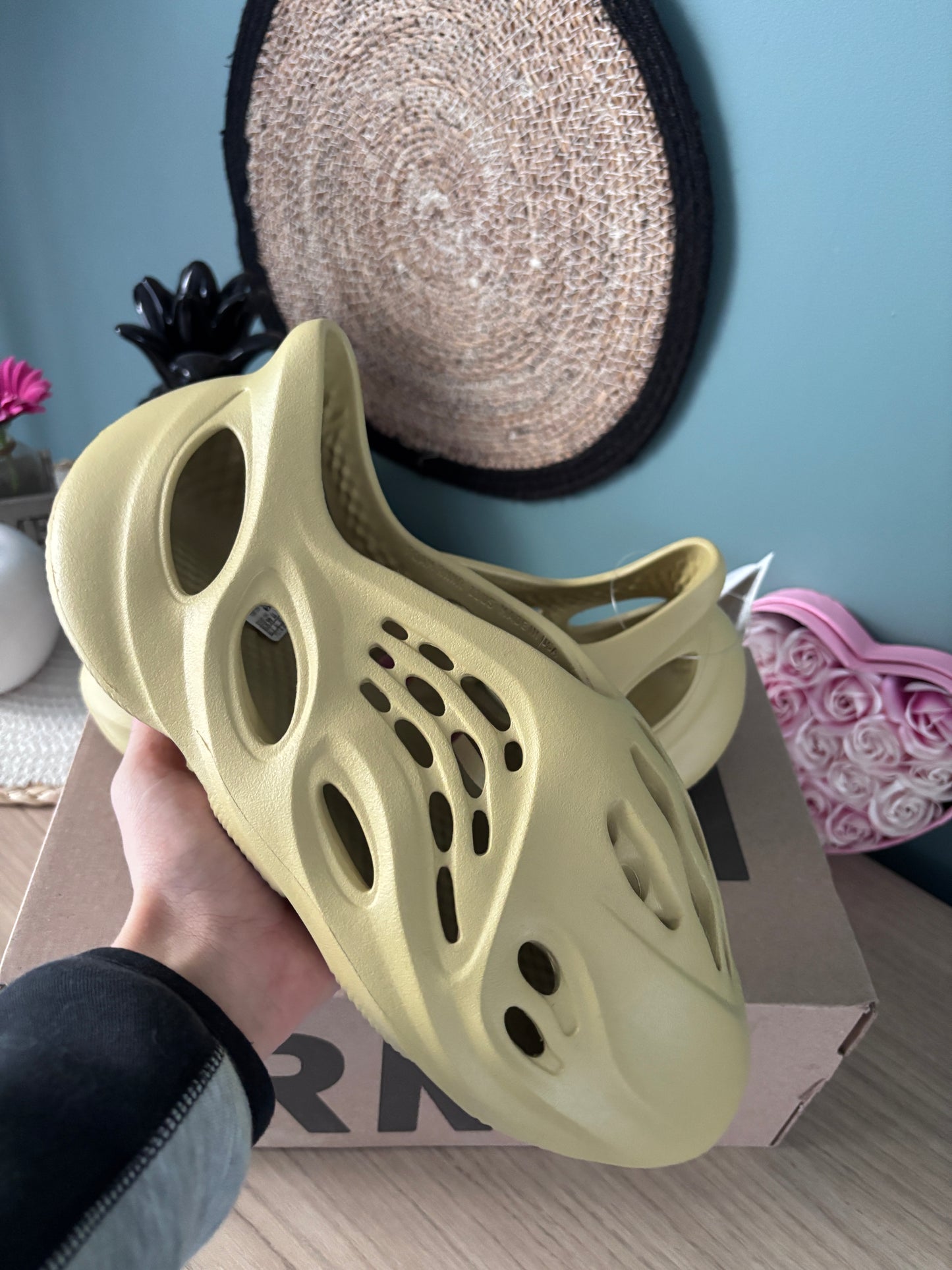 adidas Yeezy Foam RNNR “Sulfur” – Photos réelles – En stock 🇫🇷