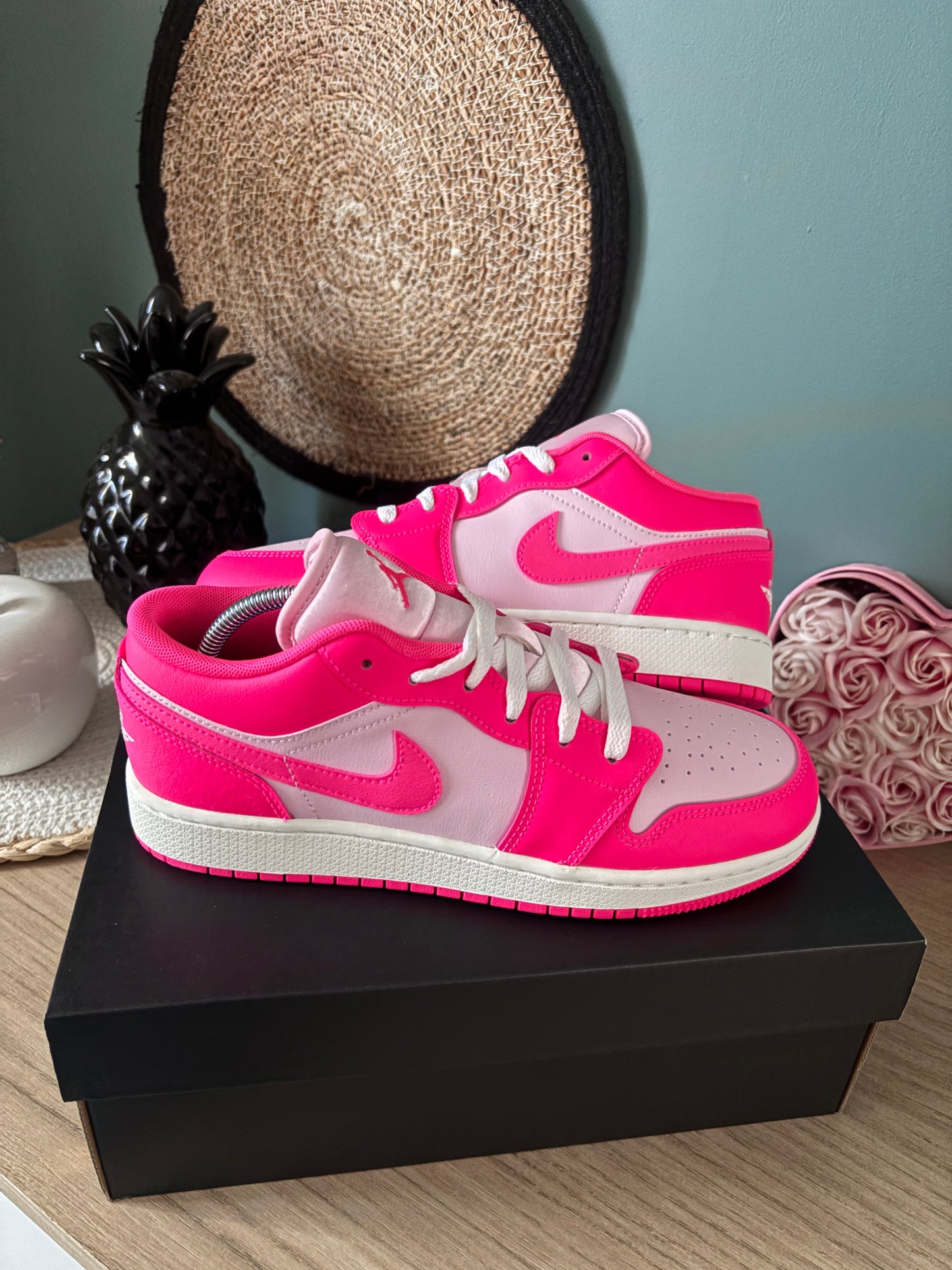 Jordan 1 Low “Valentine’s Day” (GS) – Photos réelles – En stock 🇫🇷