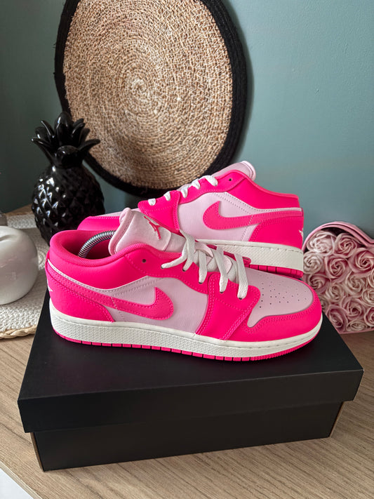 Jordan 1 Low “Valentine’s Day” (GS) – Photos réelles – En stock 🇫🇷