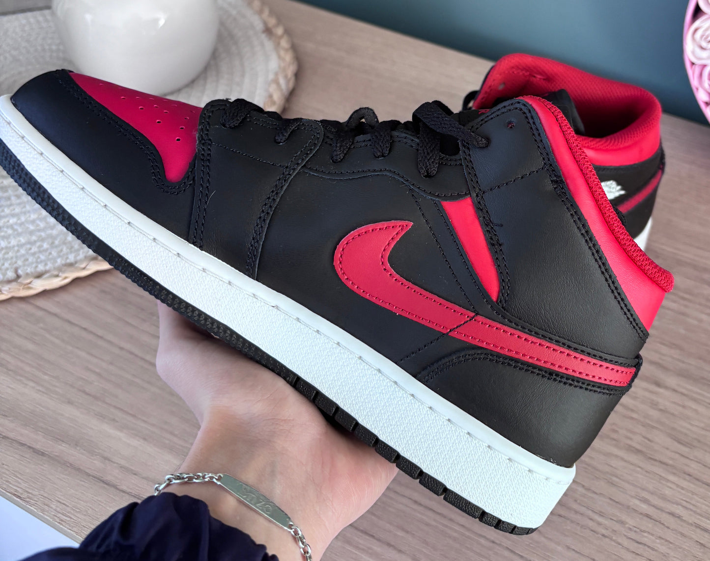 Air Jordan 1 Mid Black / Summit White / Varsity Red (GS) – Photos réelles – En stock 🇫🇷