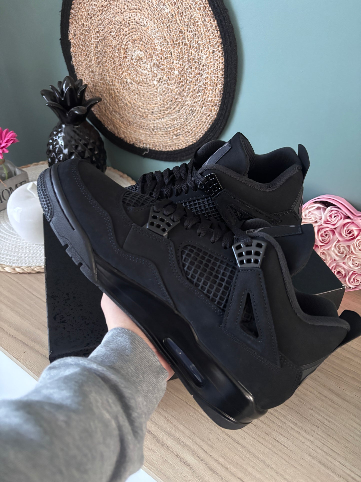 Air Jordan 4 Retro “Black Cat” 2025 – Photos réelles – En stock 🇫🇷