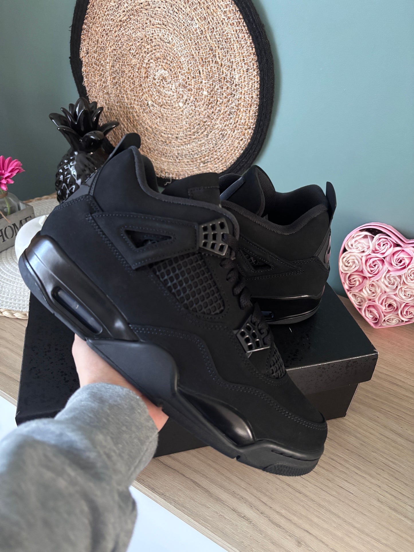 Air Jordan 4 Retro “Black Cat” 2025 – Photos réelles – En stock 🇫🇷