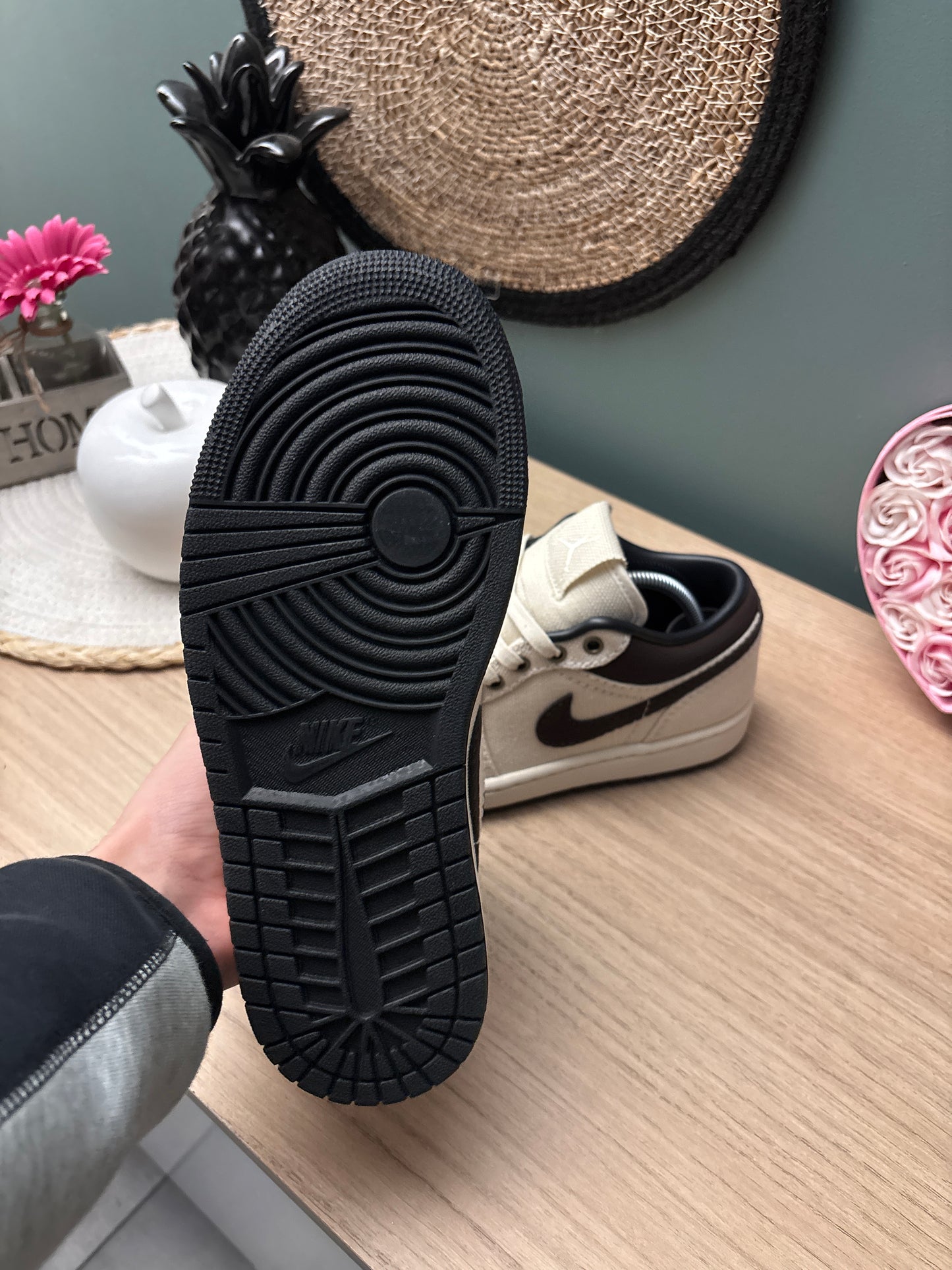 Air Jordan 1 Low Premium “Pale Ivory / Off Noir / Baroque Brown” – Photos réelles – En stock 🇫🇷