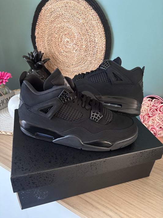 Air Jordan 4 Retro “Black Cat” 2025 – Photos réelles – En stock 🇫🇷