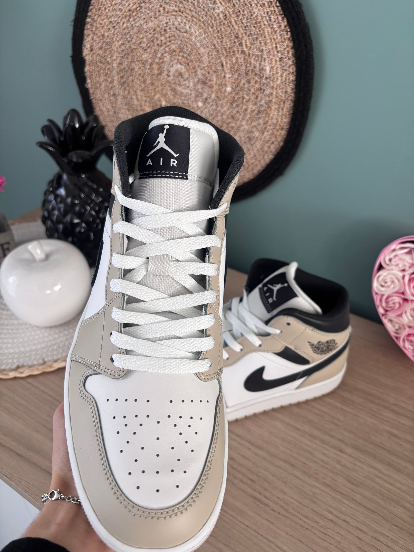 Air Jordan 1 Mid SE “Craft Beige Noir” – Photos réelles – En stock 🇫🇷