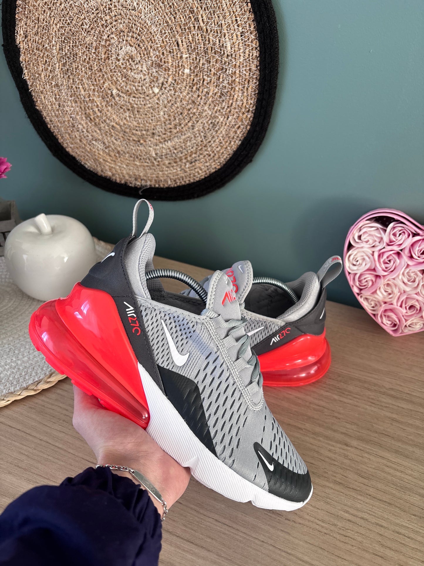 Nike Air Max 270 Wolf Grey Anthracite Bright Crimson – Photos réelles – En stock 🇫🇷