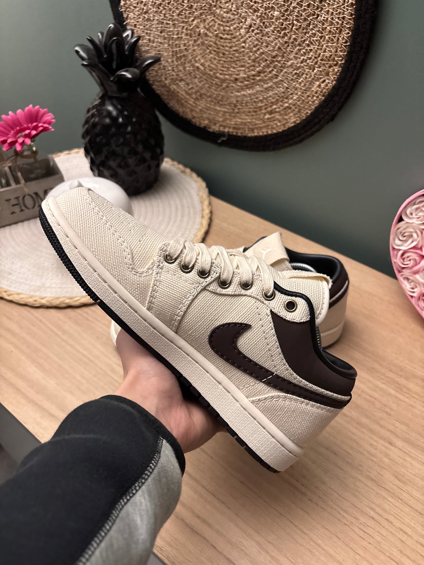 Air Jordan 1 Low Premium “Pale Ivory / Off Noir / Baroque Brown” – Photos réelles – En stock 🇫🇷