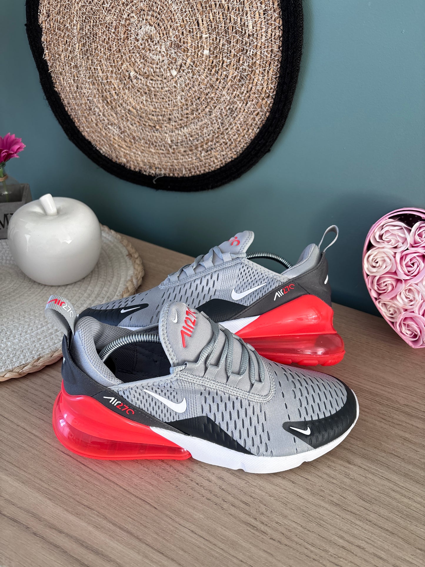 Nike Air Max 270 Wolf Grey Anthracite Bright Crimson – Photos réelles – En stock 🇫🇷