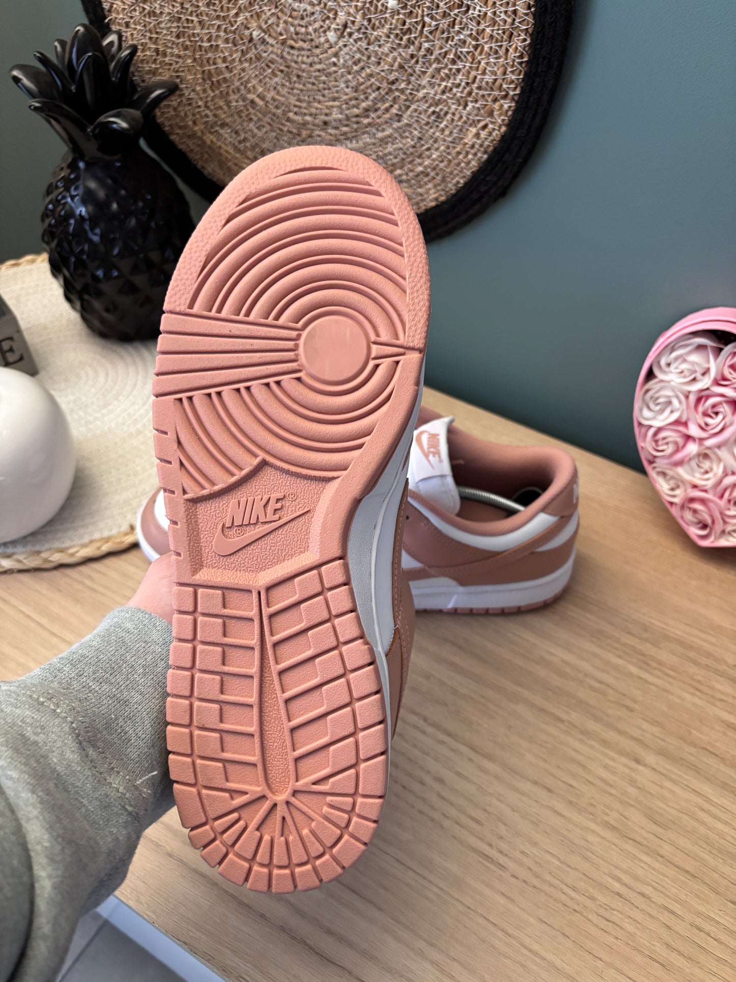 Nike Dunk Low “Rose Whisper” (Femmes) – Photos réelles – En stock 🇫🇷