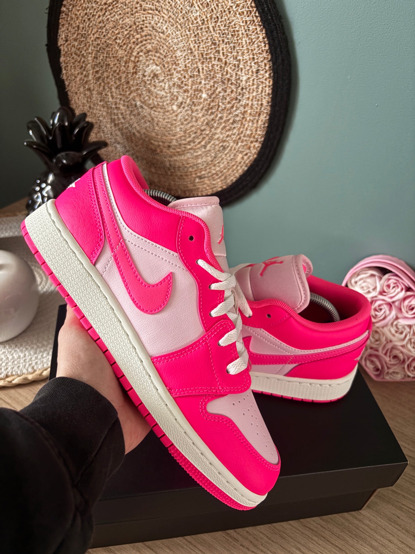Jordan 1 Low “Valentine’s Day” (GS) – Photos réelles – En stock 🇫🇷