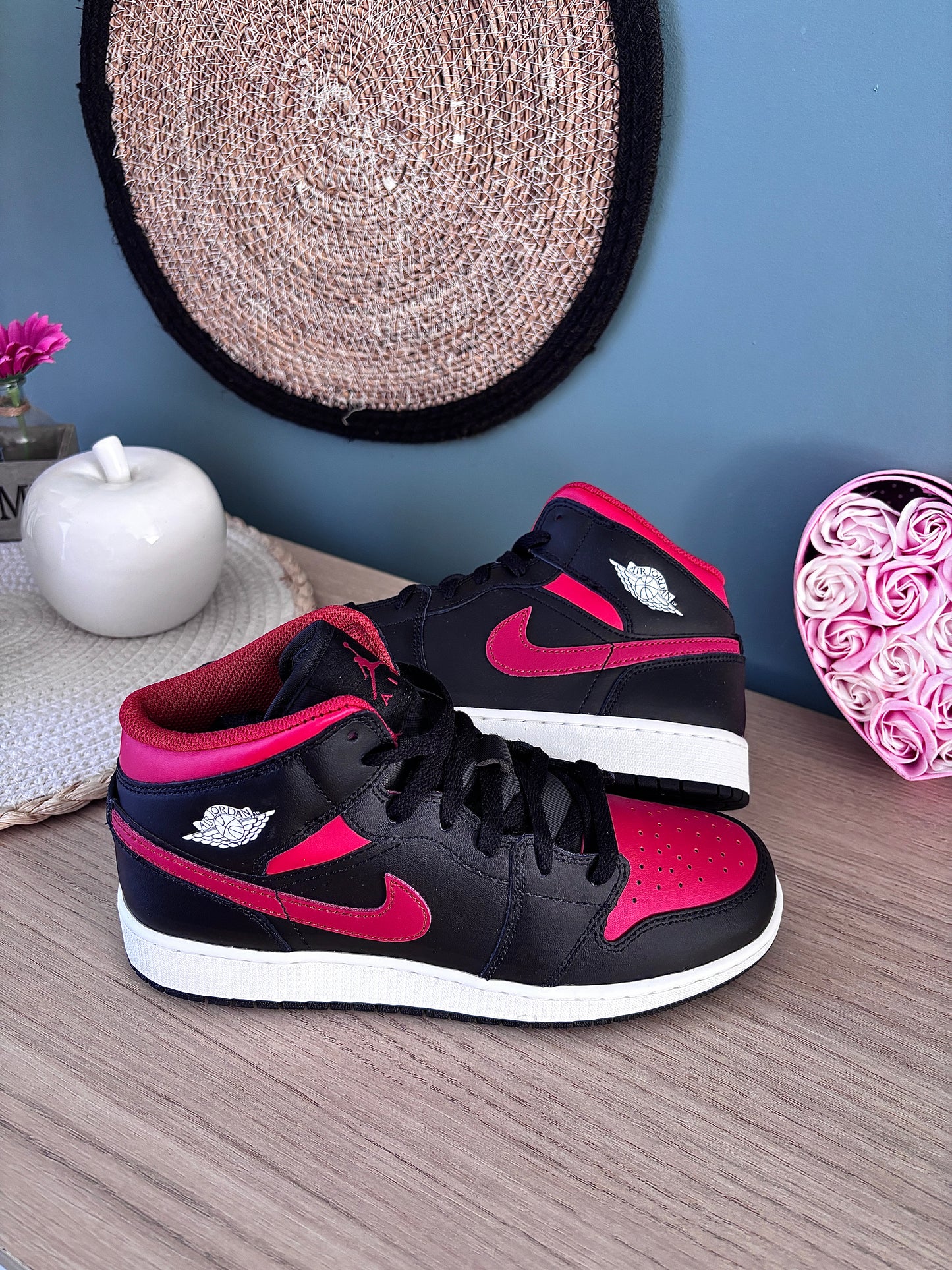 Air Jordan 1 Mid Black / Summit White / Varsity Red (GS) – Photos réelles – En stock 🇫🇷