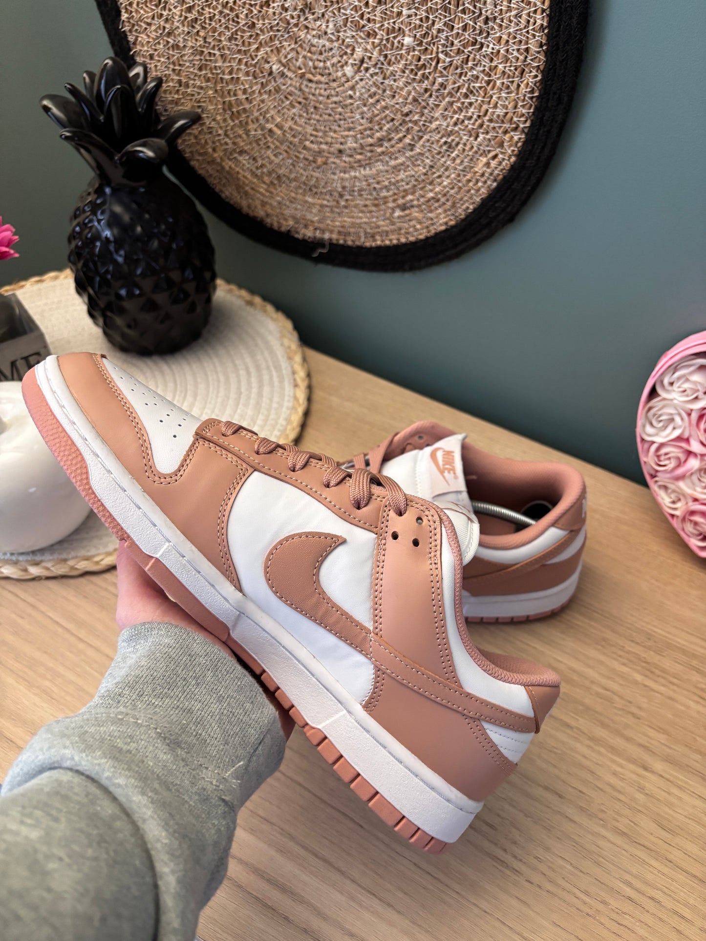 Nike Dunk Low “Rose Whisper” (Femmes) – Photos réelles – En stock 🇫🇷