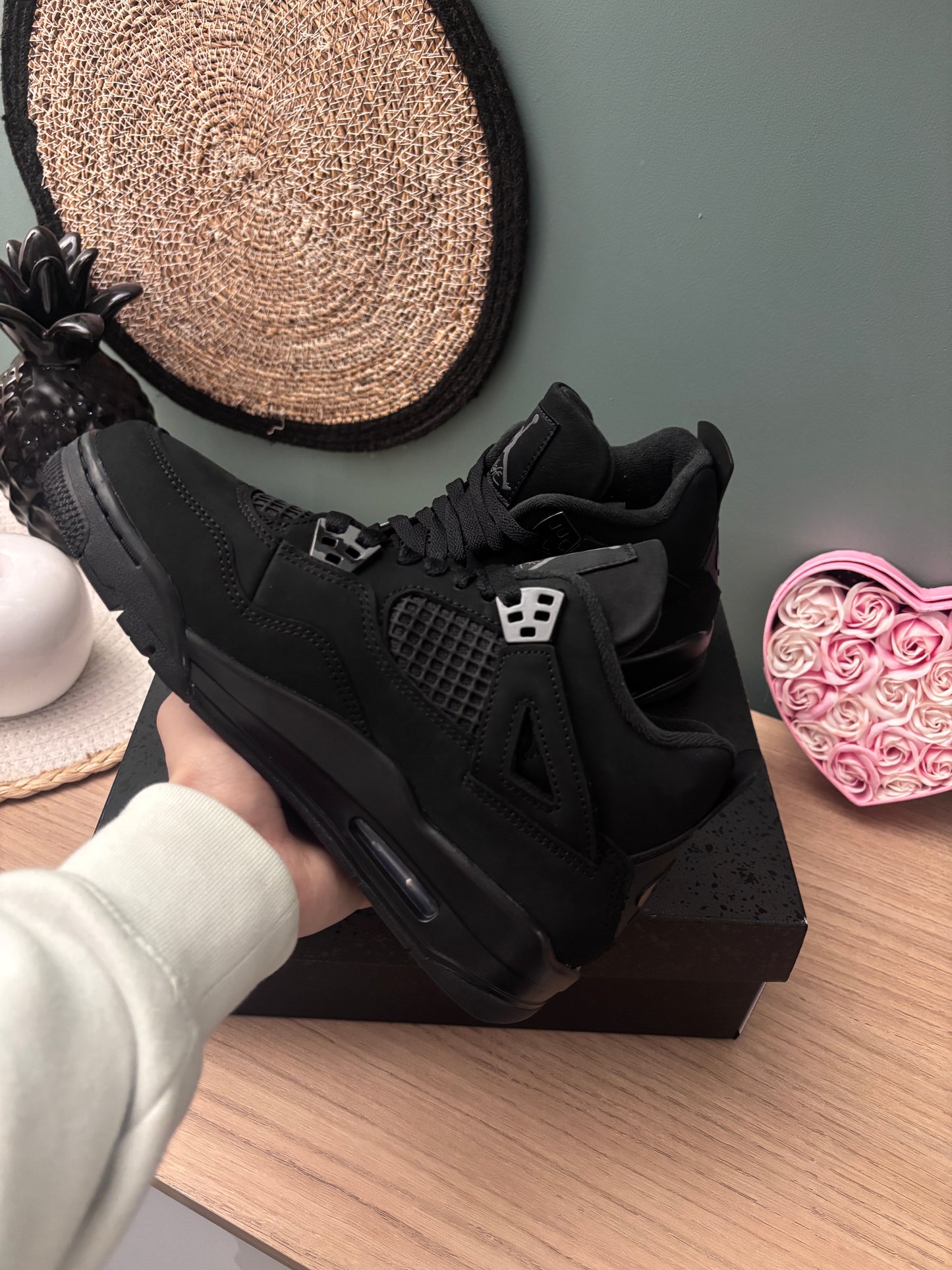 Air Jordan 4 Retro “Black Cat” 2025 – Photos réelles – En stock 🇫🇷
