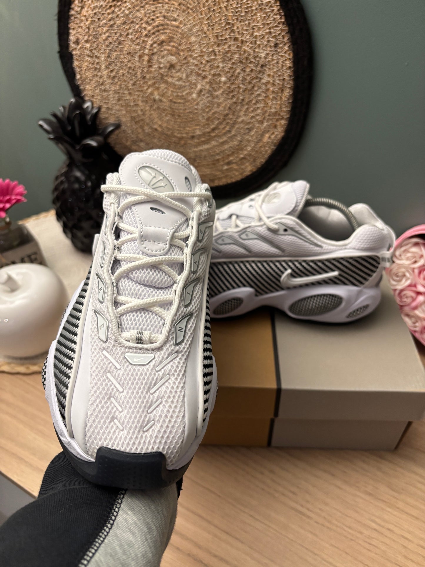 Nike NOCTA Glide “White / Black” (Drake) – Photos réelles – En stock 🇫🇷