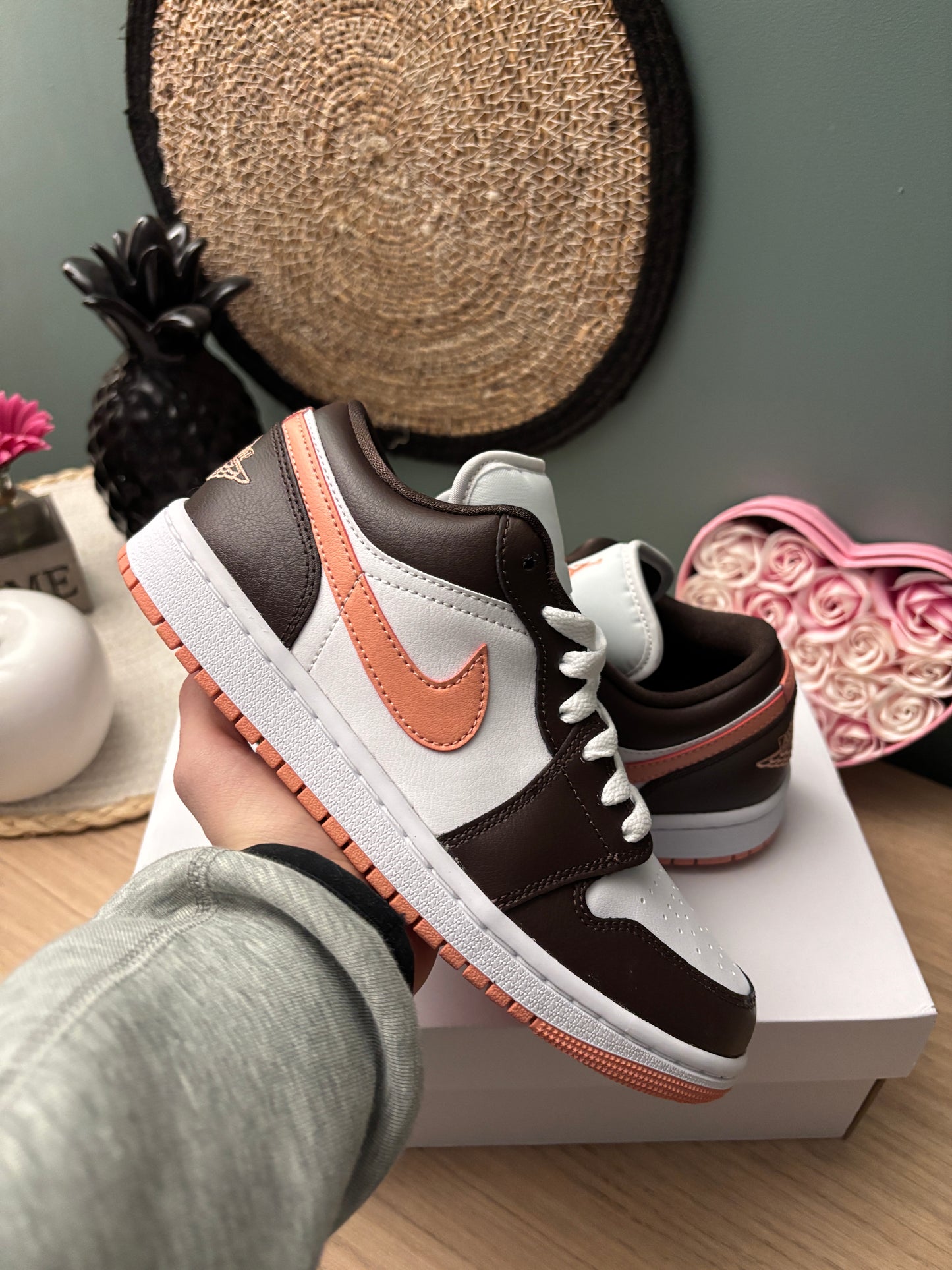 Air Jordan 1 Low “Pink / Brown” – Photos réelles – En stock 🇫🇷