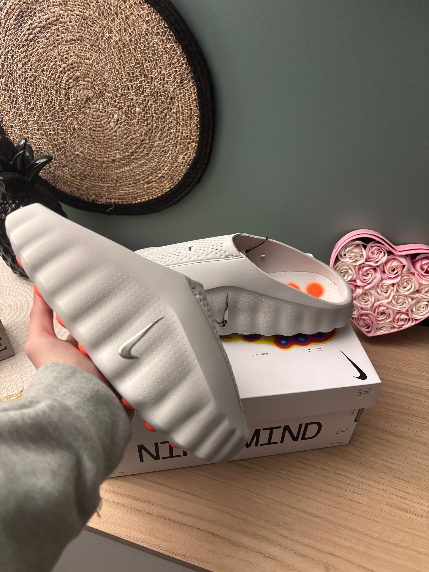 Nike Mind 001 Slide “Light Smoke Grey” – Photos réelles – En stock 🇫🇷