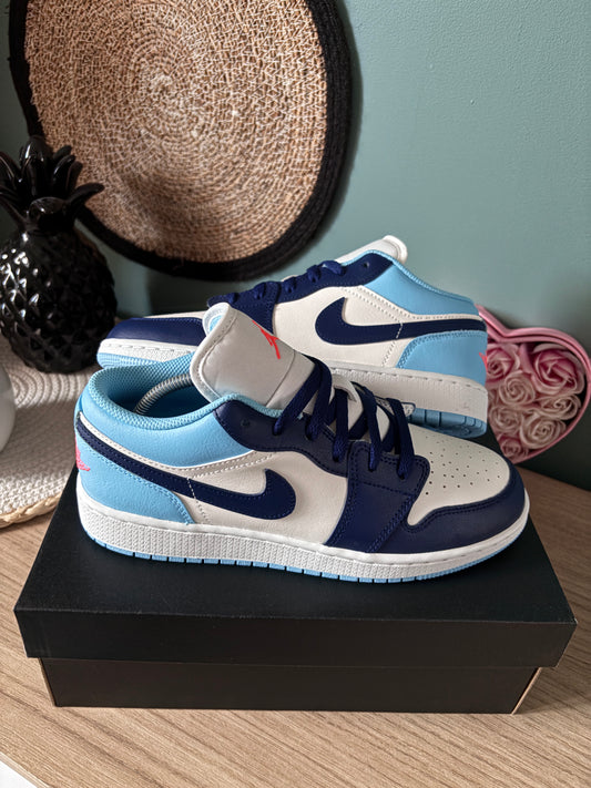 Air Jordan 1 Low “Sail / Blue Chill” (GS) – Photos réelles – En stock 🇫🇷