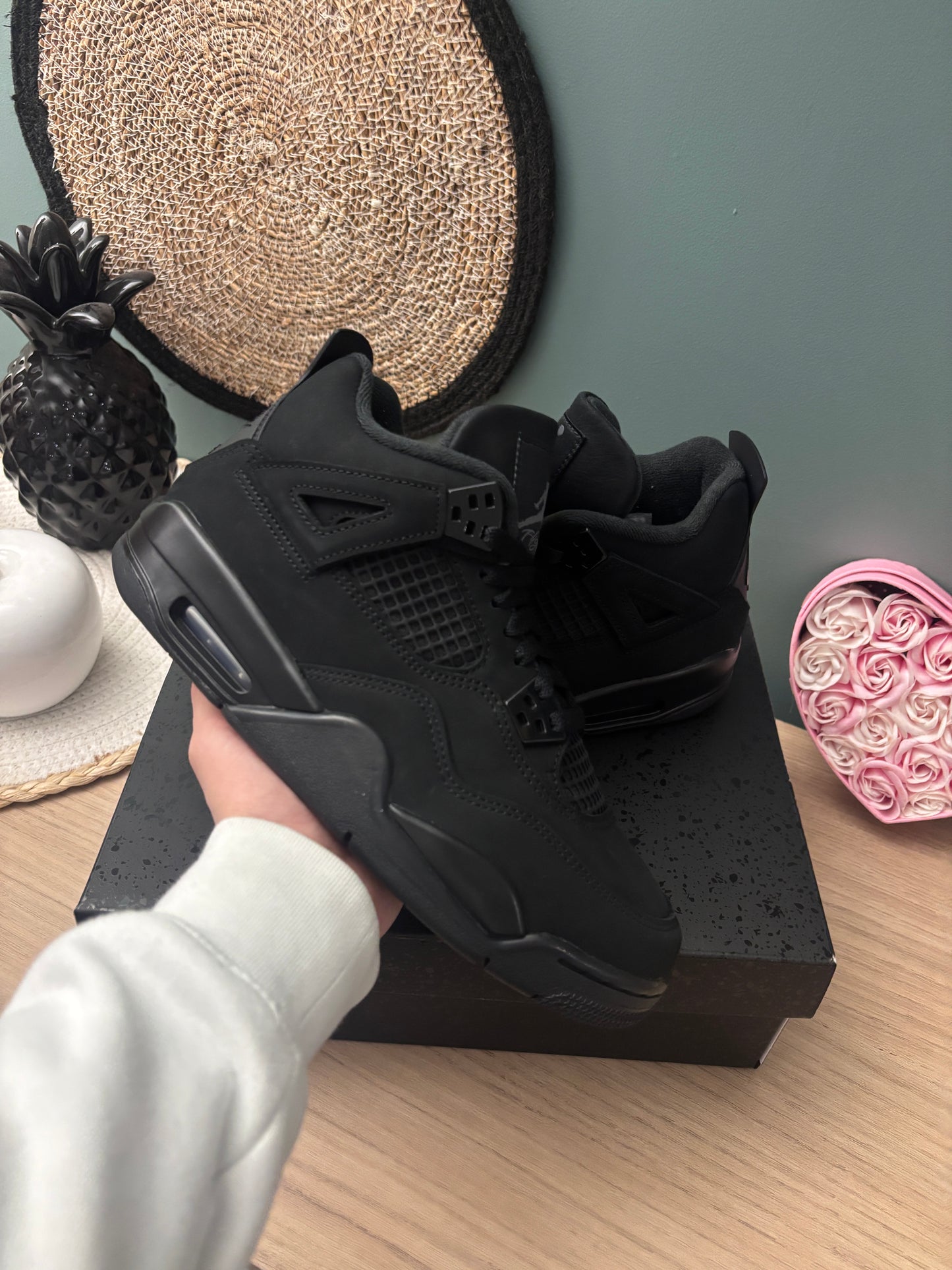 Air Jordan 4 Retro “Black Cat” 2025 – Photos réelles – En stock 🇫🇷
