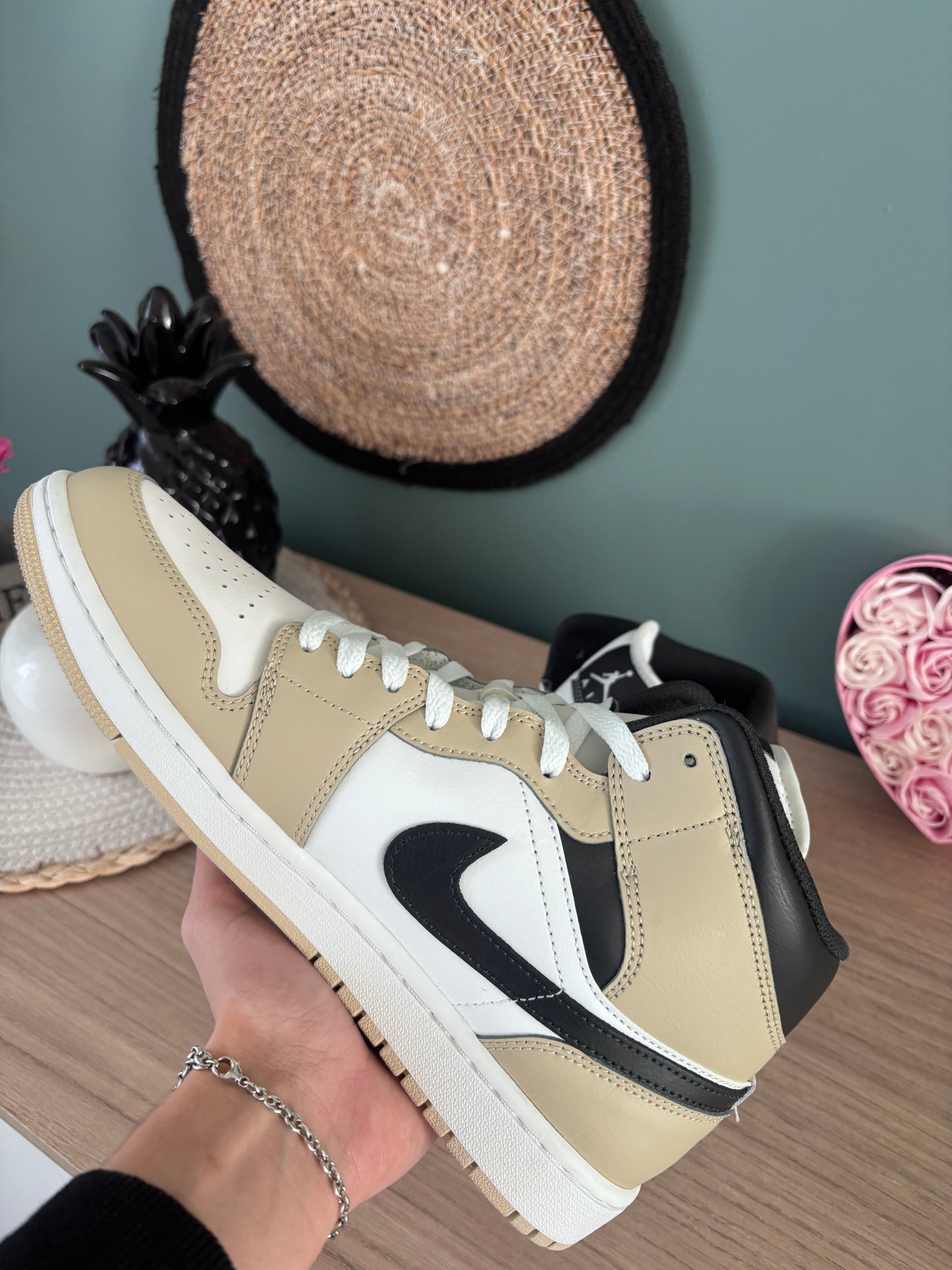 Air Jordan 1 Mid SE “Craft Beige Noir” – Photos réelles – En stock 🇫🇷