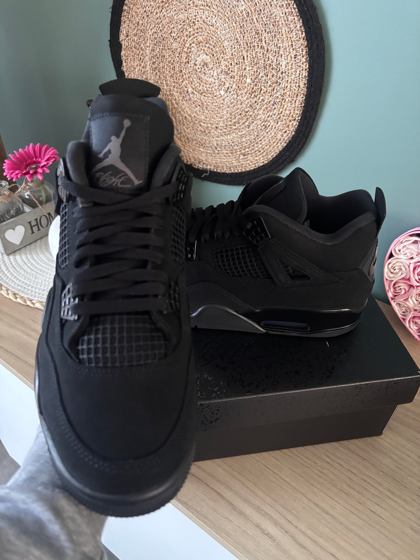 Air Jordan 4 Retro “Black Cat” 2025 – Photos réelles – En stock 🇫🇷
