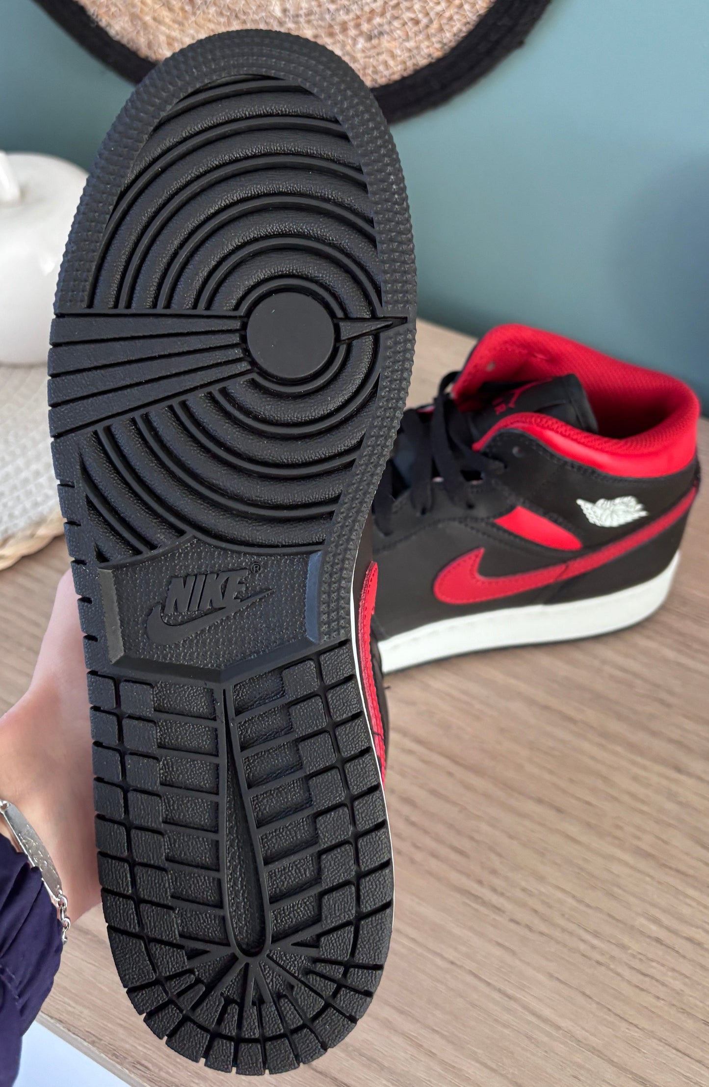 Air Jordan 1 Mid Black / Summit White / Varsity Red (GS) – Photos réelles – En stock 🇫🇷