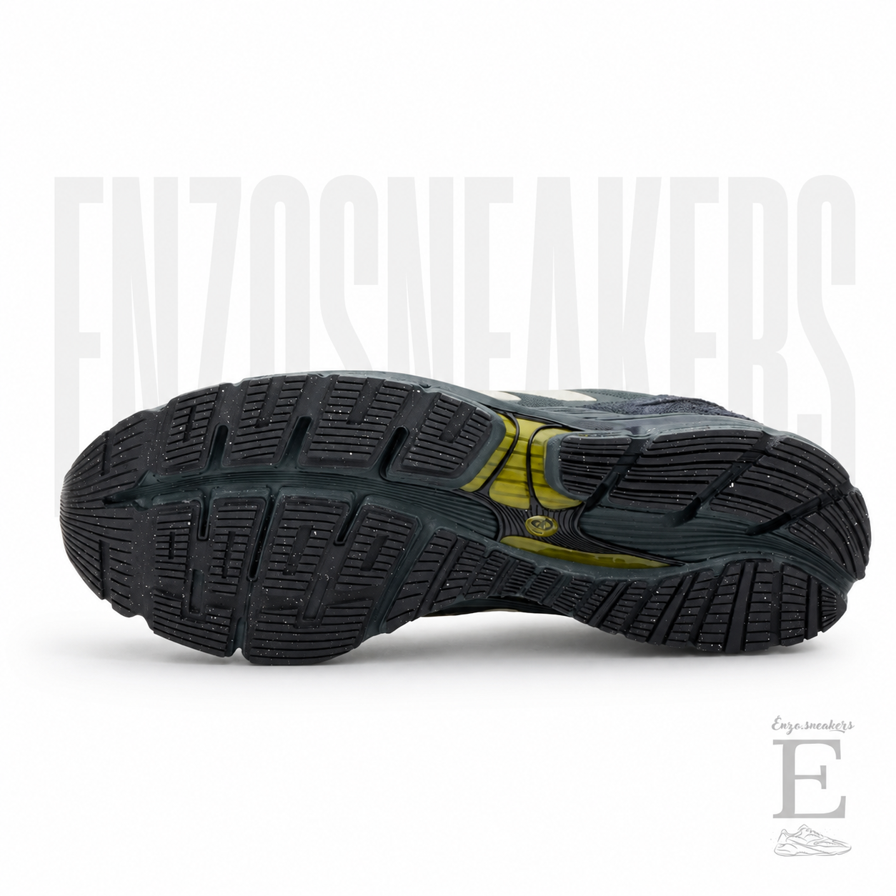 New Balance 991v2 x Stone Island Deep Forest Green