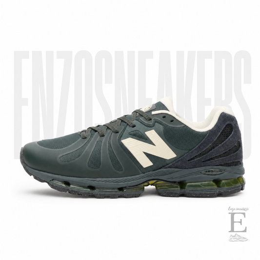 New Balance 991v2 x Stone Island Deep Forest Green