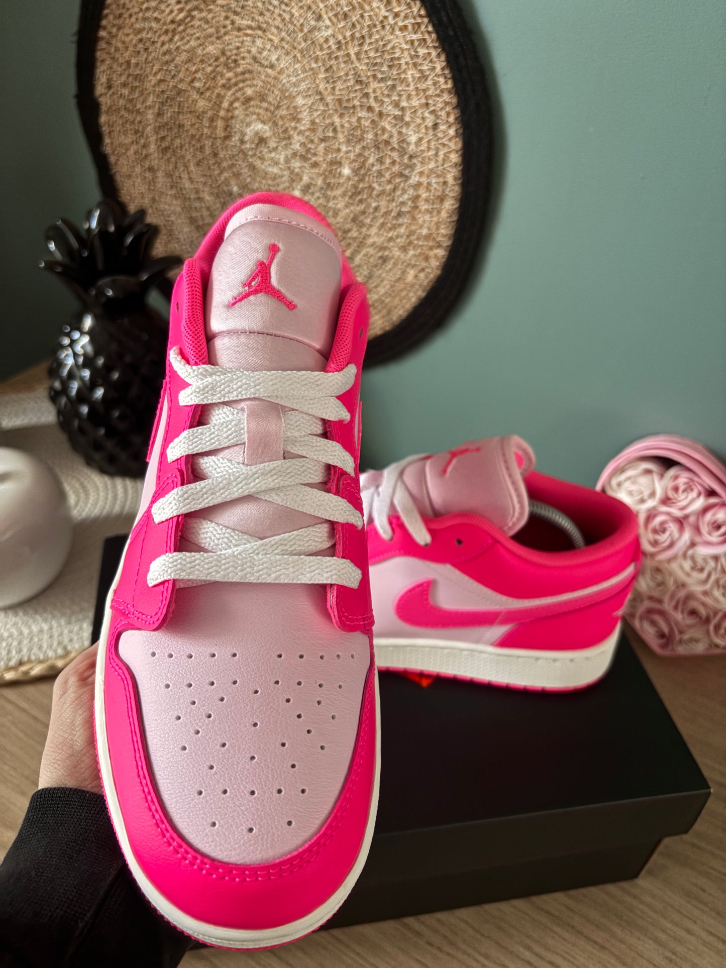 Jordan 1 Low “Valentine’s Day” (GS) – Photos réelles – En stock 🇫🇷