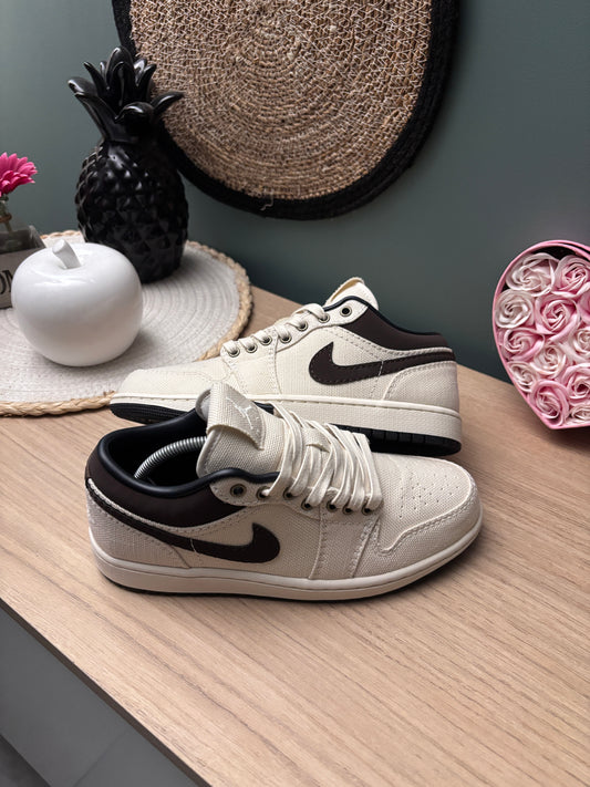 Air Jordan 1 Low Premium “Pale Ivory / Off Noir / Baroque Brown” – Photos réelles – En stock 🇫🇷