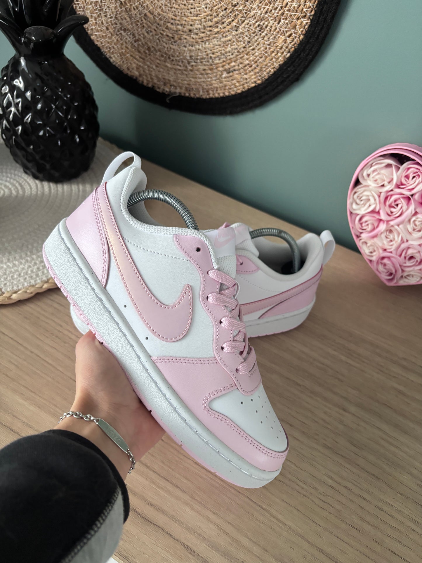 Nike Court Borough Low 2 SE “White / Pink Foam” (GS) – Photos réelles – En stock 🇫🇷