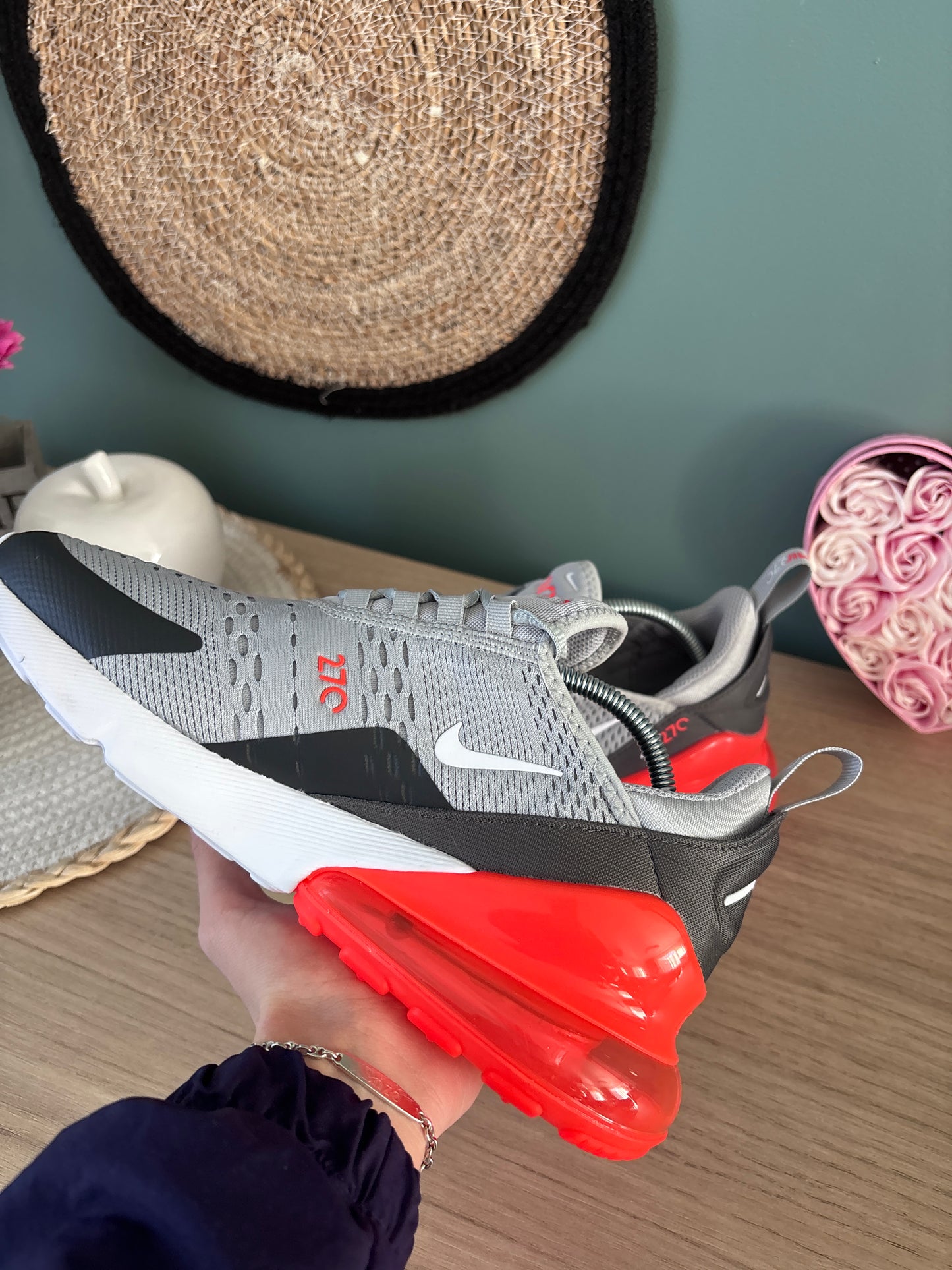 Nike Air Max 270 Wolf Grey Anthracite Bright Crimson – Photos réelles – En stock 🇫🇷